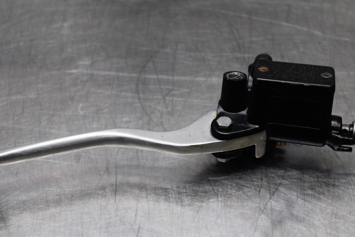 08 HONDA CBR125R FRONT BRAKE MASTER CYLINDER w/ LEVER BB839