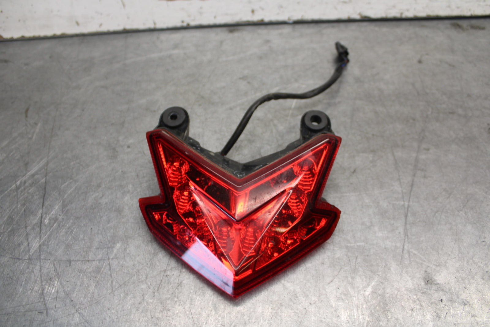 13-18 KAWASAKI NINJA ZX6R REAR TAIL TAILLIGHT BACK BRAKE LIGHT BB682