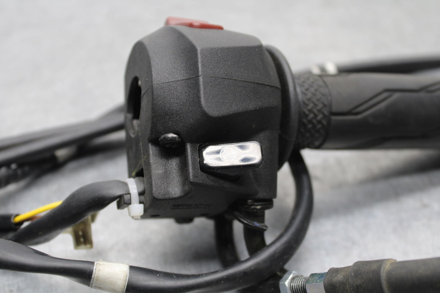 15-17 YAMAHA YZF R3 THROTTLE CABLE HOUSEING & CABLE SET BB651