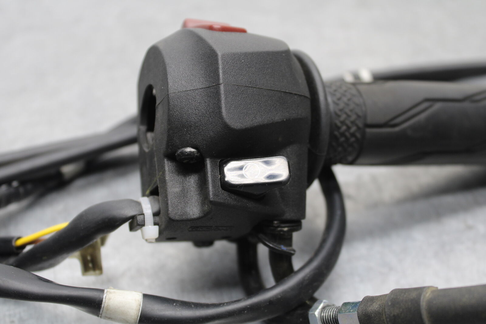 15-17 YAMAHA YZF R3 THROTTLE CABLE HOUSEING & CABLE SET BB651