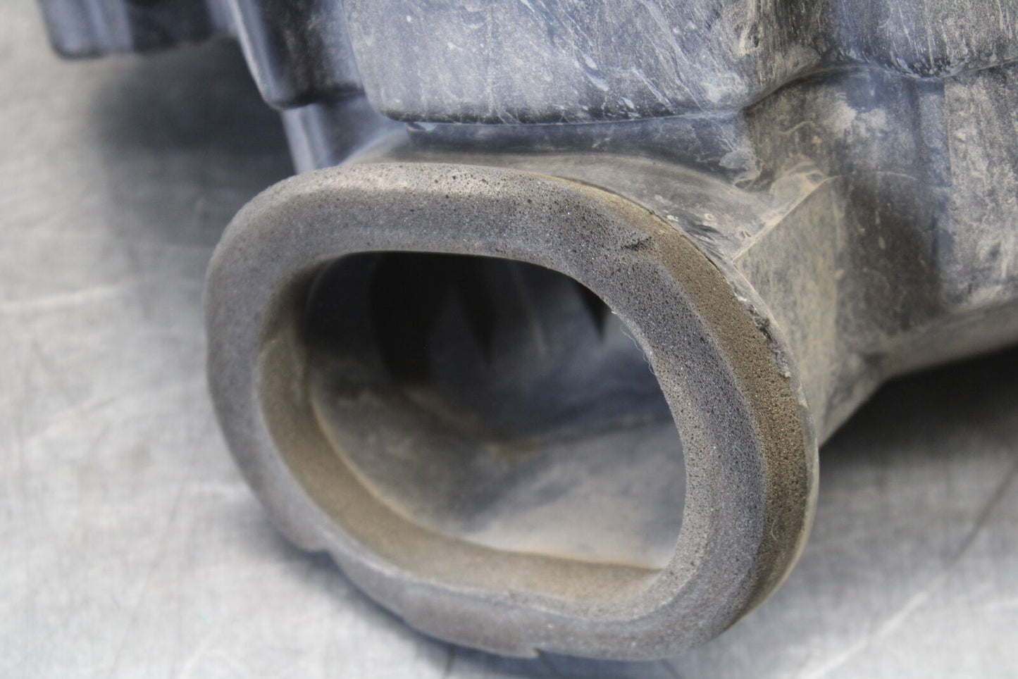 06-07 SUZUKI GSXR 600 AIRBOX AIR INTAKE FILTER BOX BB694