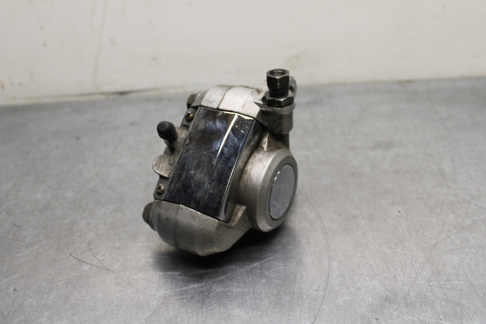 00 SUZUKI INTRUDER 1500 VL1500 RIGHT FRONT BRAKE CALIPER BB761