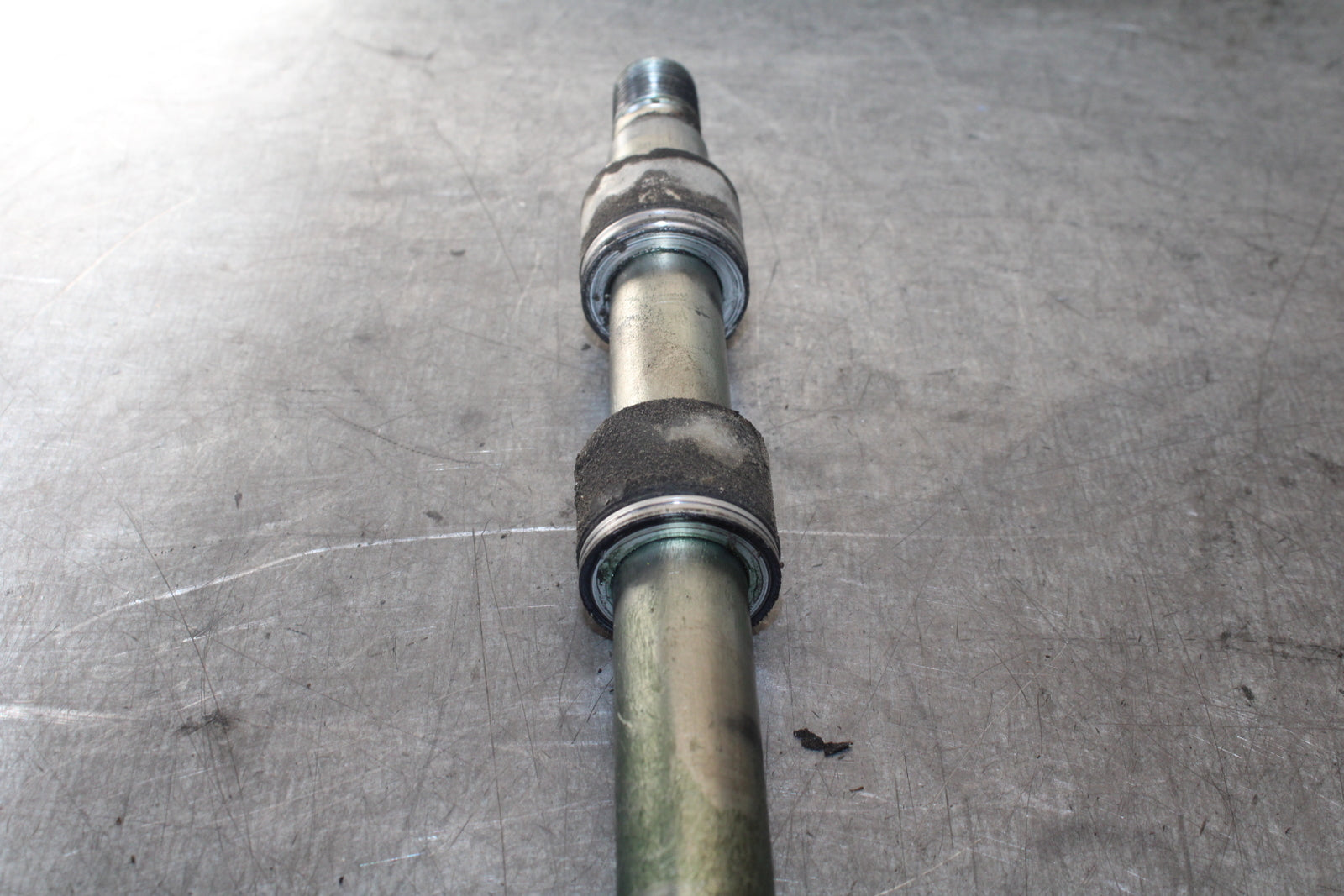 07-08 TRIUMPH DAYTONA 675 FRONT WHEEL RIM AXLE PIVOT BOLT BB685