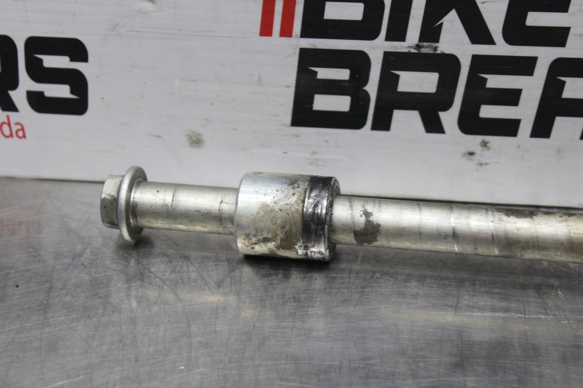 06 KAWASAKI VULCAN 900 REAR AXLE BACK WHEEL RIM PIVOT BOLT AXEL BB799