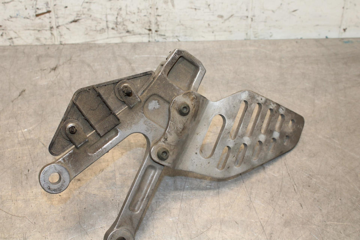 2006 Yamaha YZF R6 LEFT REARSET REAR SET DRIVER FOOT PEG REST STOP BB560