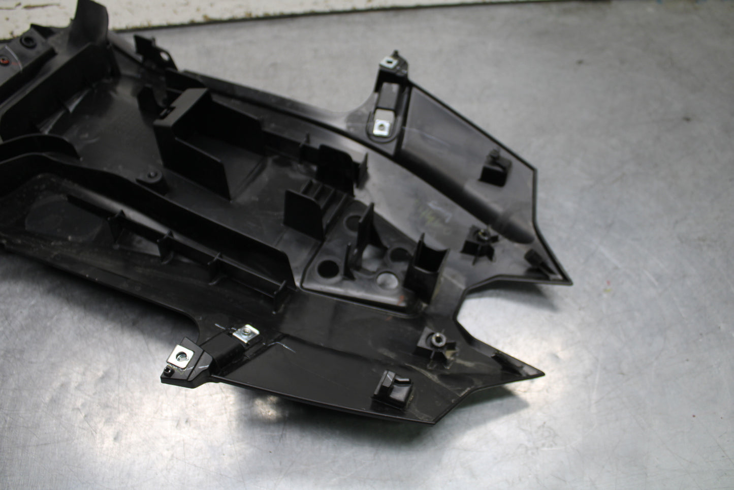 24 KAWASAKI NINJA 500 ABS REAR BACK TAIL UNDERTAIL FAIRING COWL FENDER BB730