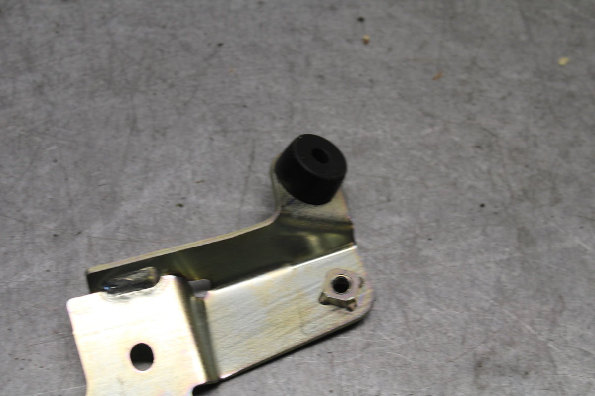 21-24 YAMAHA MT-07 FRONT SEAT MOUNTING BRACKET MOUNT BB662