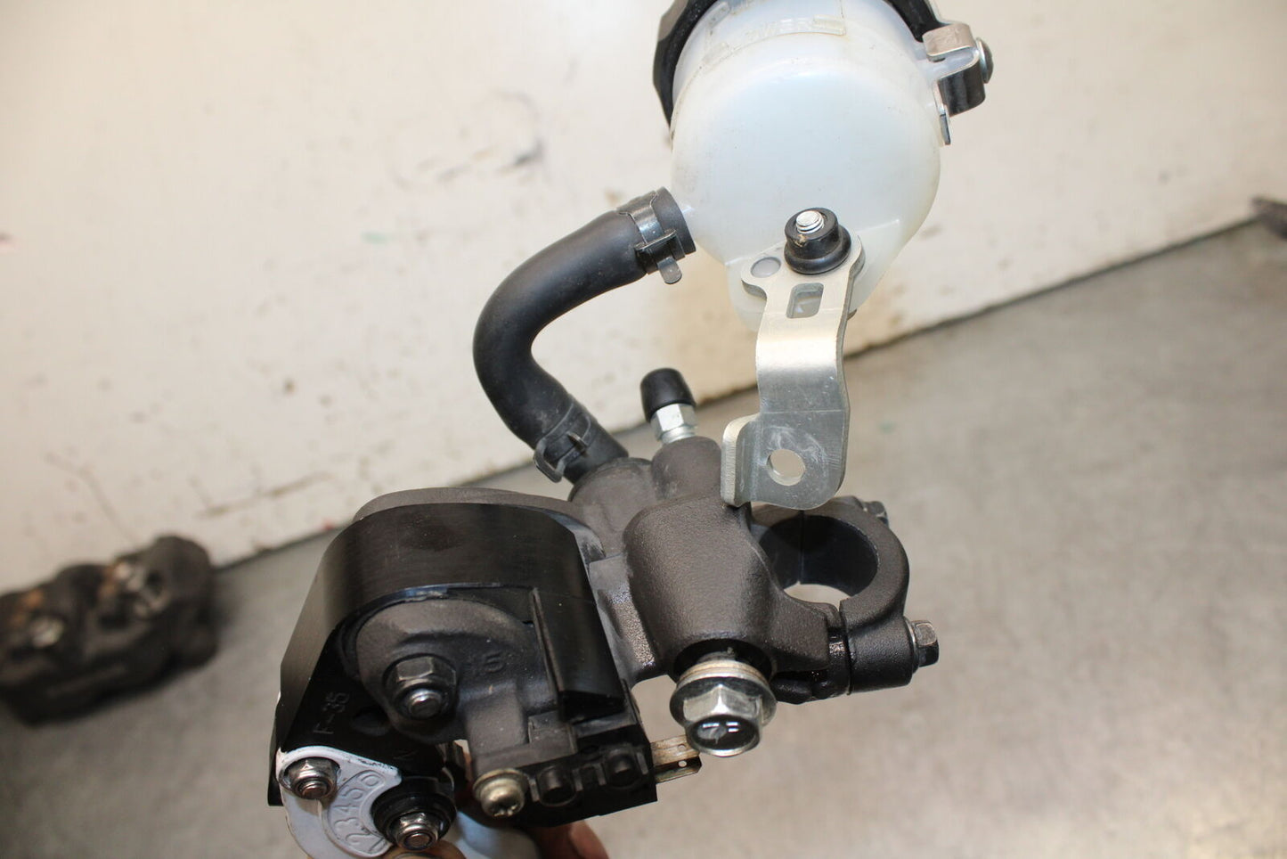 08-09 SUZUKI GSXR600 FRONT BRAKE MASTER CYLINDER w/ LEVER BB728