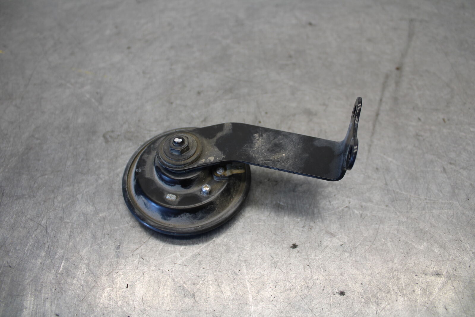 11-24 SUZUKI GSXR750 HORN SIGNAL BB687