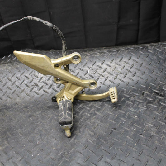 16-18 HONDA CBR500R RIGHT REARSET REAR SET DRIVER FOOT PEG REST STOP BB231