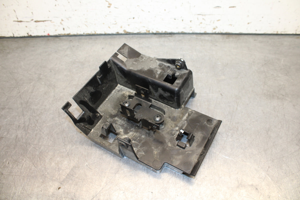 24 KAWASAKI NINJA 500 ABS ECU COVER / RELAY MOUNT BB730