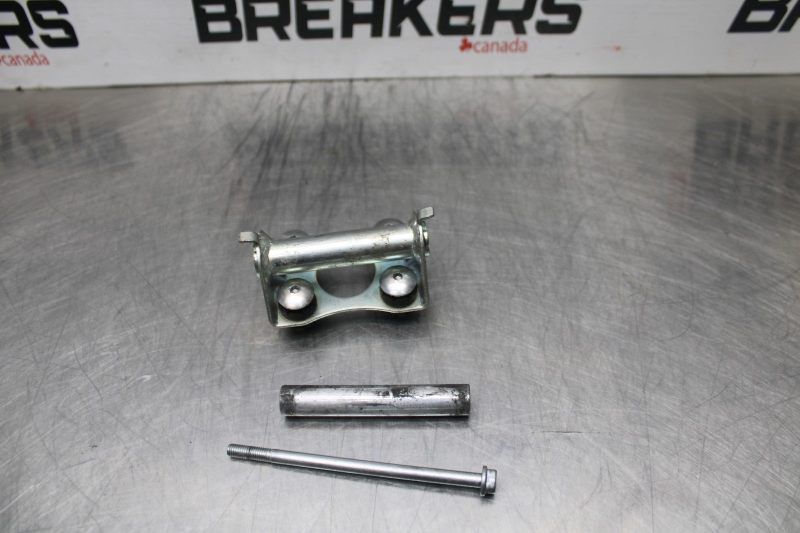 07 SUZUKI GSXR1000 GAS TANK FUEL CELL PETROL RESERVOIR BRACKET MOUNT BB770