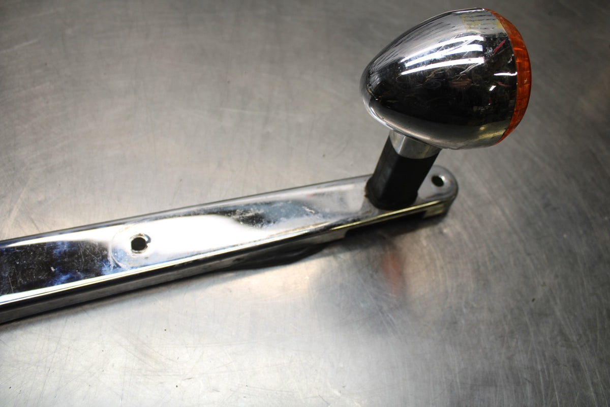 02 KAWASAKI VULCAN 800 VN800B CLASSIC REAR PASSENGER FENDER GRAB RAIL BB862