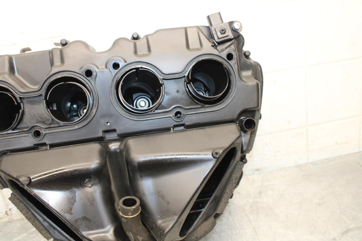 2016 Honda CBR1000RR AIRBOX  INTAKE FILTER BOX 17220-MFL-000 17230-MFL-010 BB530