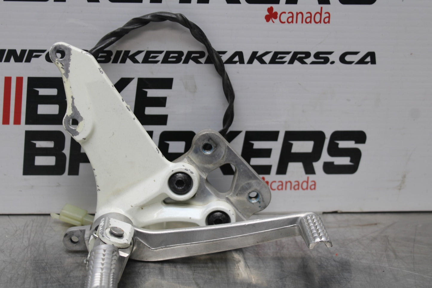 08-10 SUZUKI GSXR 600 RIGHT REARSET REAR SET DRIVER FOOT PEG REST STOP BB202
