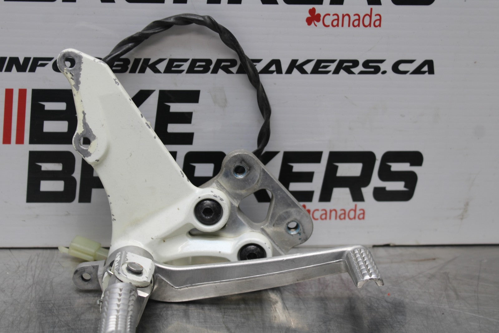 08-10 SUZUKI GSXR 600 RIGHT REARSET REAR SET DRIVER FOOT PEG REST STOP BB202