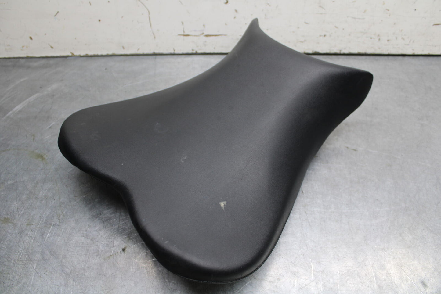 06-07 SUZUKI GSXR750 FRONT DRIVERS SEAT PAD SADDLE PILLION 45100-01H00-6BY BB670