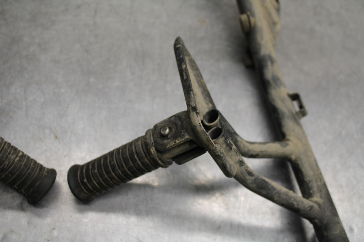 16-17 KAWASAKI VULCAN S 650 EN650 ABS REAR PASSENGER FOOT STEP PEG/ MOUNT BB731