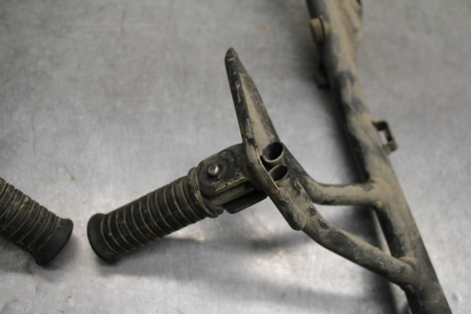 16-17 KAWASAKI VULCAN S 650 EN650 ABS REAR PASSENGER FOOT STEP PEG/ MOUNT BB731