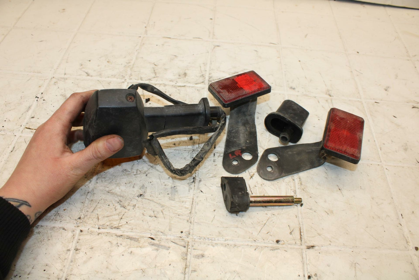 01 KAWASAKI NINJA ZX6R LEFT REAR TURN SIGNAL LIGHT INDICATOR BB25