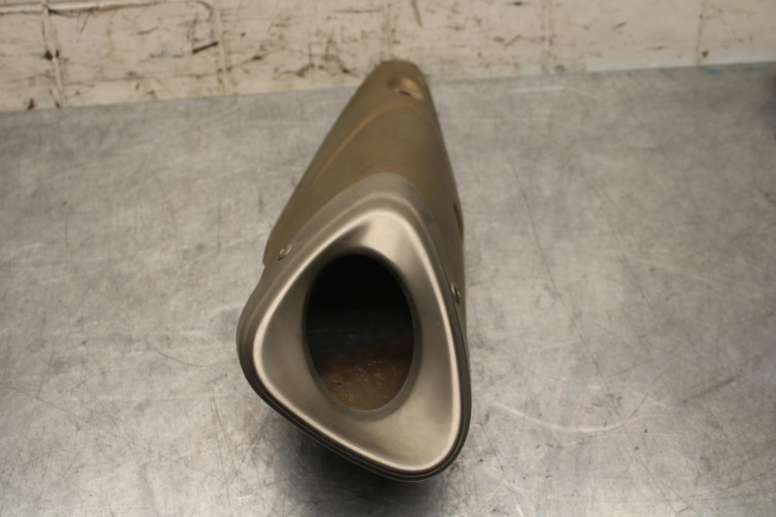 2015 Yamaha FZ09 REAR BACK MUFFLER EXHAUST PIPE COVER HEAT SHIELD GUARD BB69