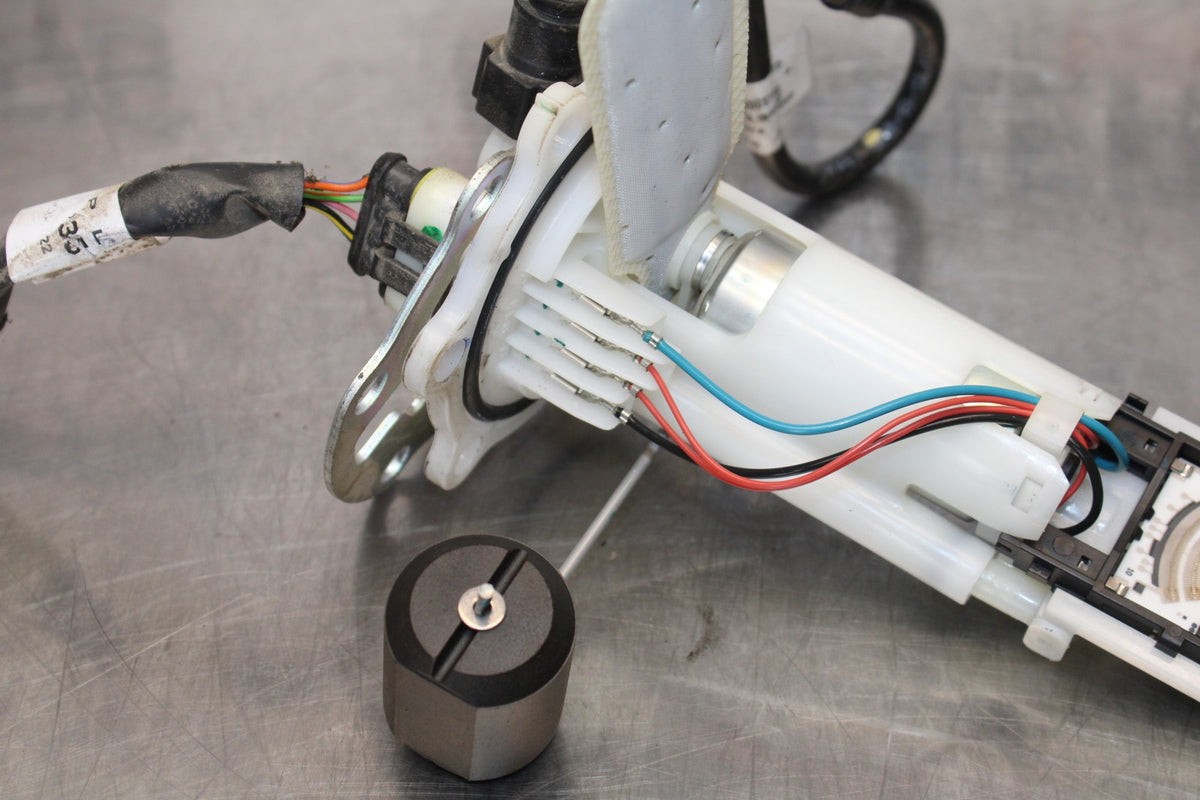 17-22 KTM 390 DUKE FUEL PUMP GAS PETROL SENDER UNIT BB180