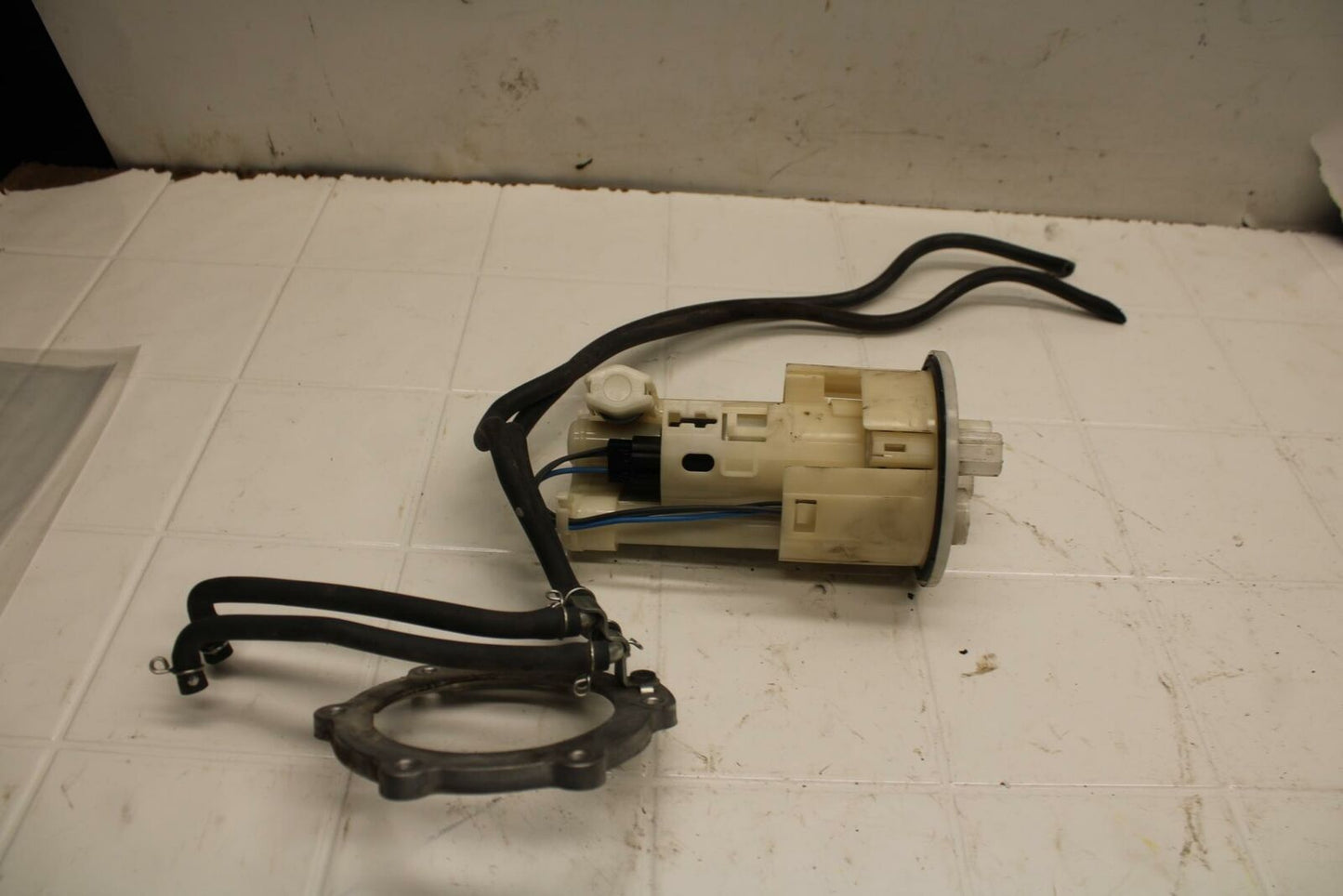 08-16 YAMAHA YZF R6 FUEL PUMP GAS PETROL SENDER UNIT BB406
