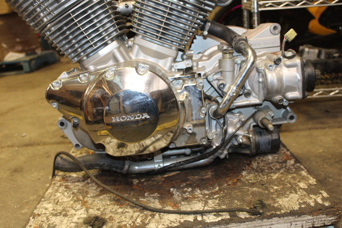 07 HONDA VTX1300R ENGINE MOTOR BB825