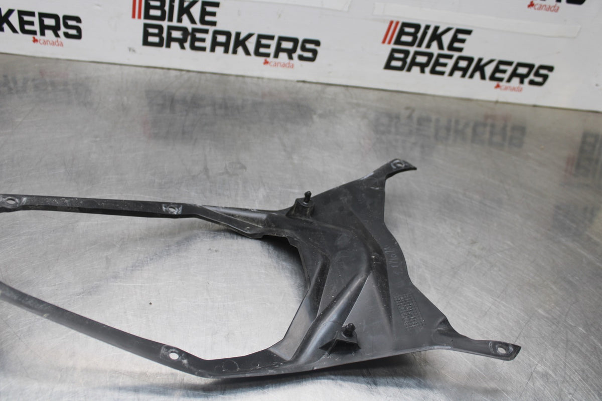 23-26 KAWASAKI NINJA ZX4RR CENTER REAR BACK TAIL FAIRING COWL BB898