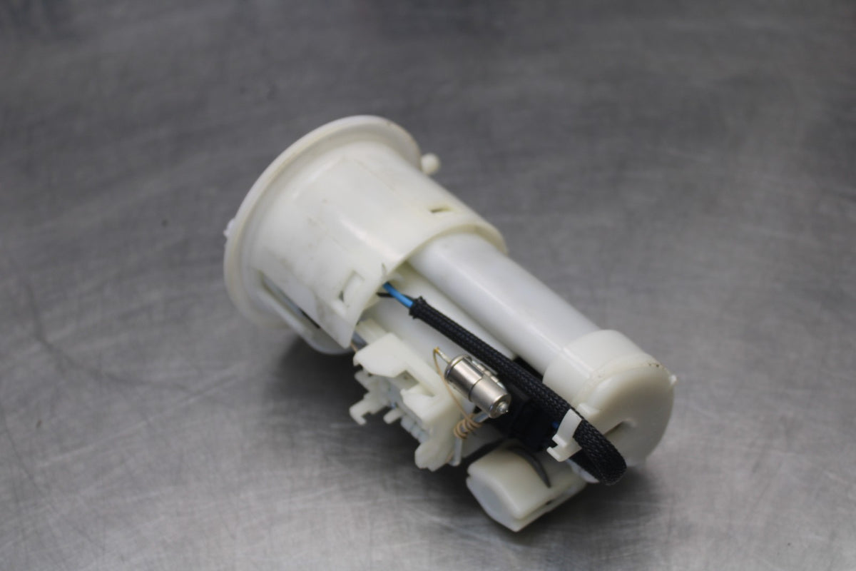 12 TRIUMPH STREET TRIPLE R FUEL PUMP GAS PETROL SENDER UNIT BB914