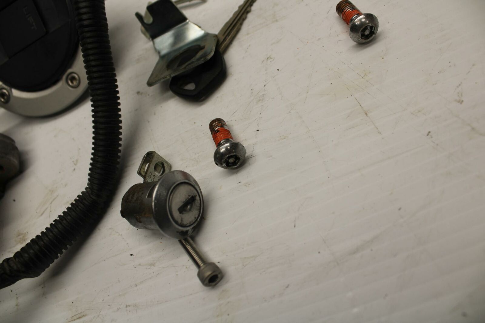 13-16 SUZUKI BANDIT 1250S  IGNITION LOCK KEY SET W/ GAS CAP AND SEAT LOCK BB238
