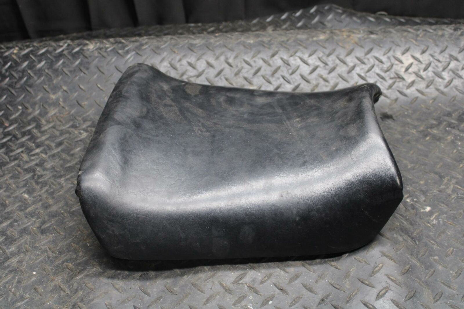 91-92 SUZUKI GSXR750 M  FRONT DRIVERS SEAT PAD SADDLE  BB213