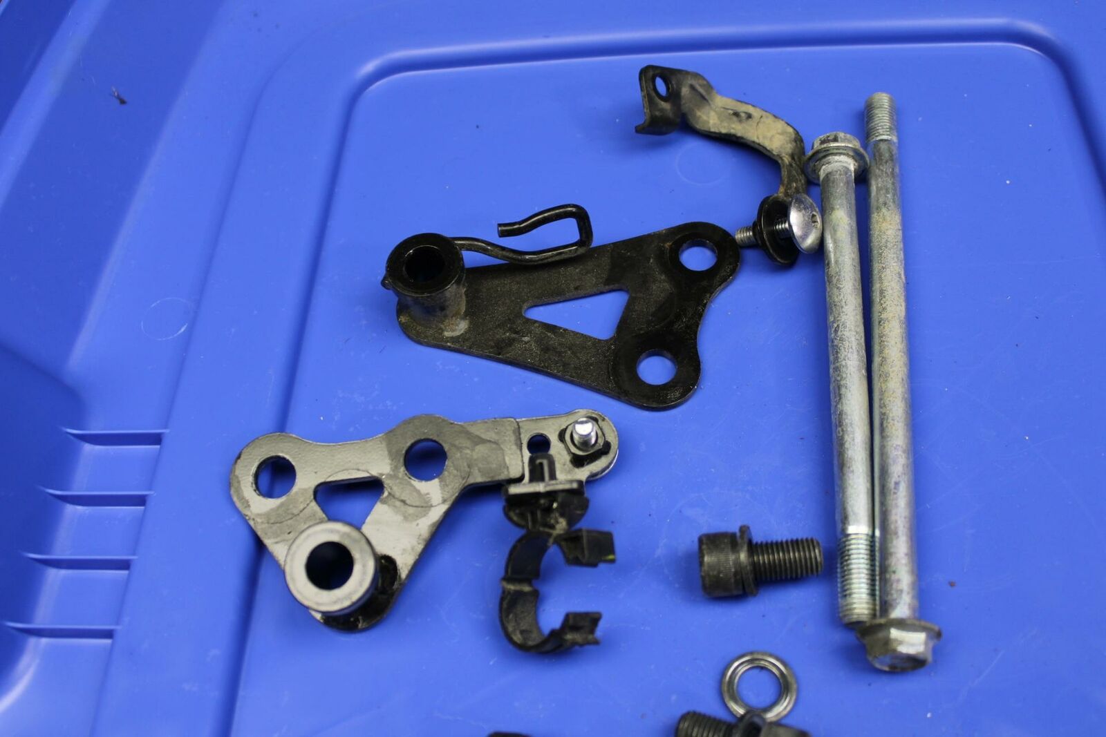 19 YAMAHA YZF R3 ENGINE MOUNTING BOLTS HARDWARE MOTOR SCREWS BB177