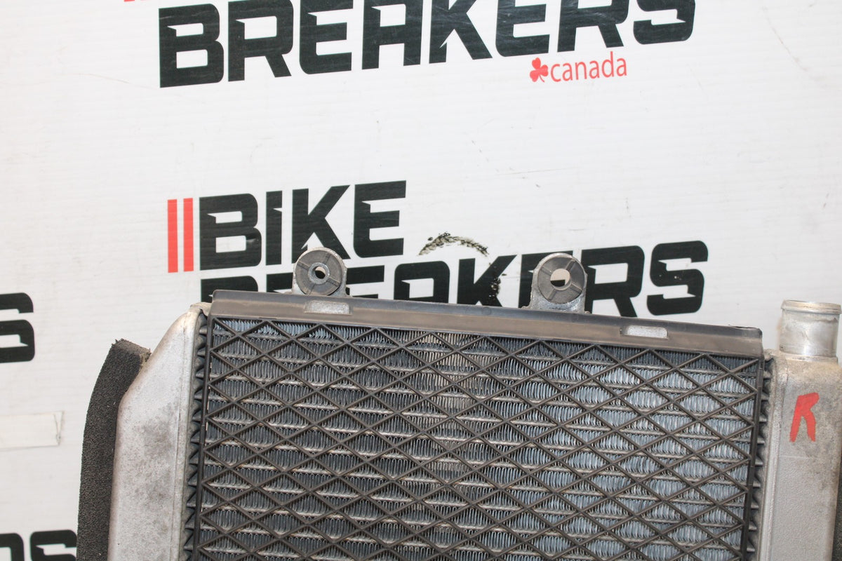 06-07 HONDA INTERCEPTOR 800 VFR800 RIGHT ENGINE RADIATOR MOTOR RADIATER BB917