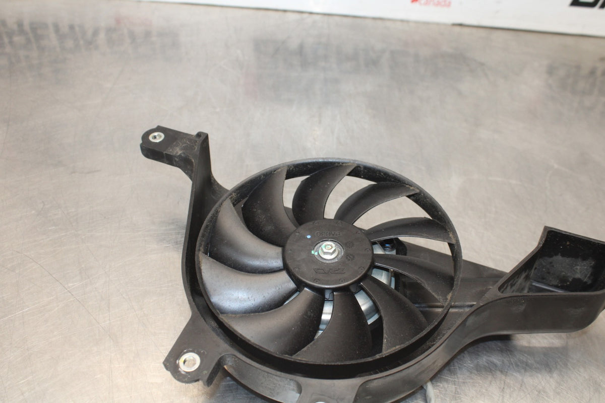 23-26 KAWASAKI NINJA ZX4RR ENGINE RADIATOR COOLING FAN BB898