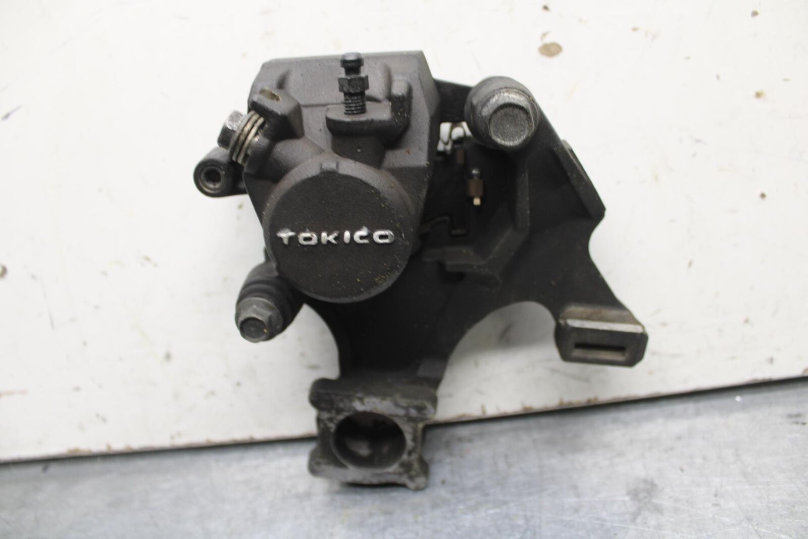 08-10 SUZUKI GSXR 600 750 REAR BACK BRAKE CALIPER W MOUNT BRACKET BB101