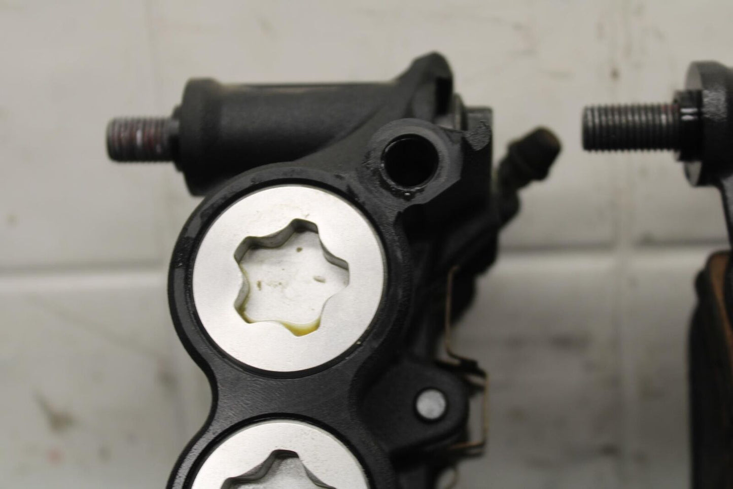 20-21 YAMAHA XSR900 RIGHT LEFT FRONT BRAKE CALIPER SET PAIR CALIPERS BB599