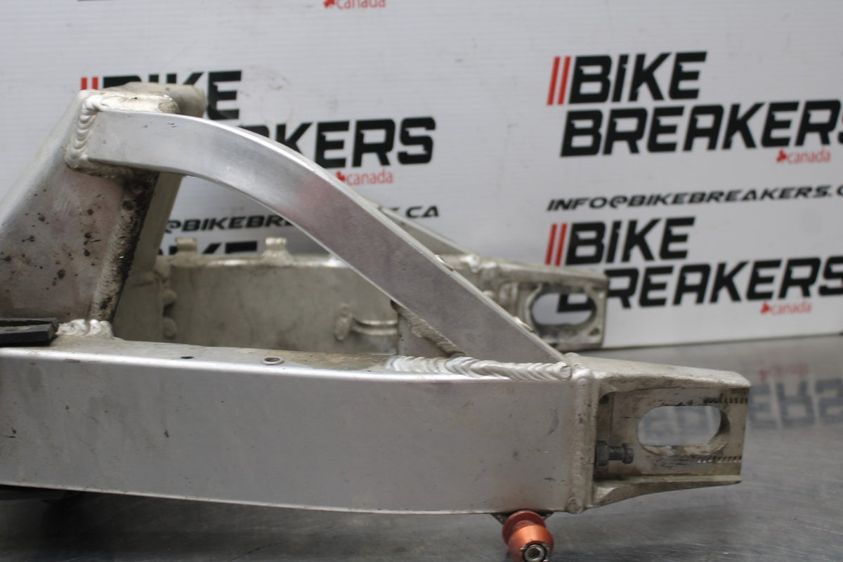 00 SUZUKI GSXR750 REAR SWINGARM BACK SUSPENSION SWING ARM BB820