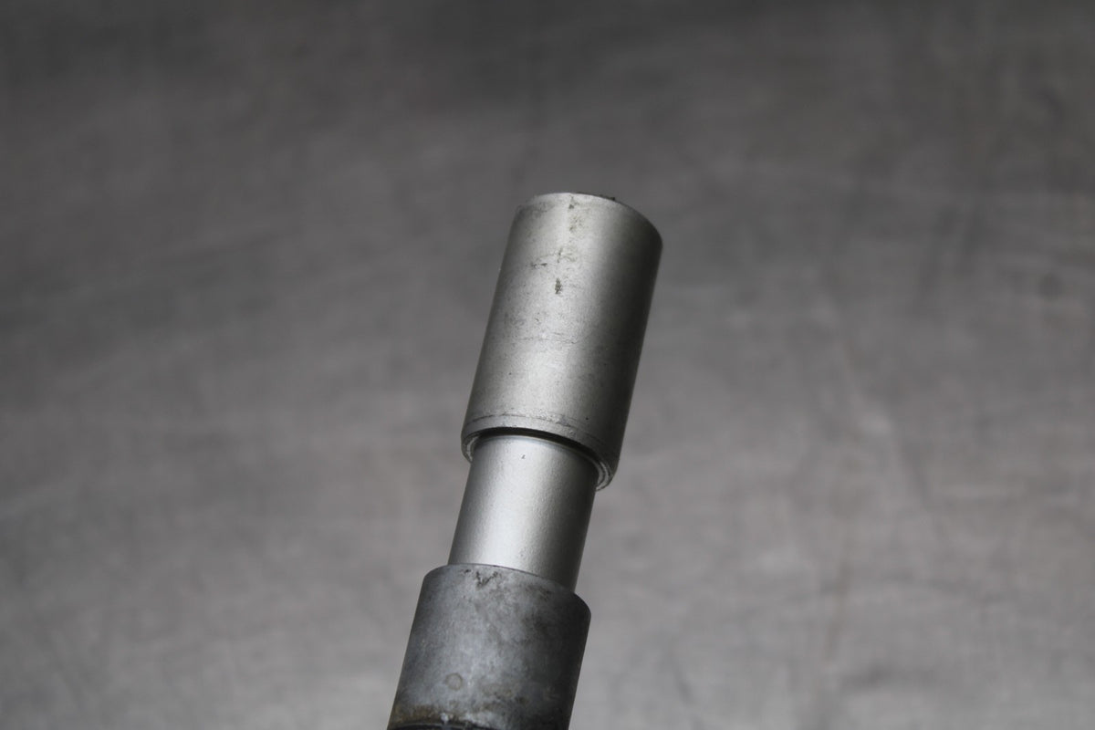 19 MOTO GUZZI V7 III FRONT WHEEL RIM AXLE PIVOT BOLT BB831