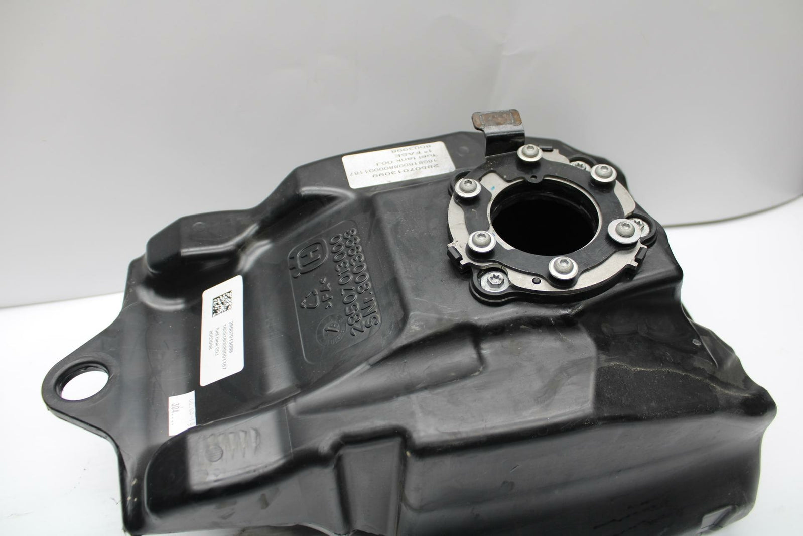 18-20 HUSQVARNA VITPILEN 401 GAS TANK FUEL CELL PETROL RESERVOIR BB248