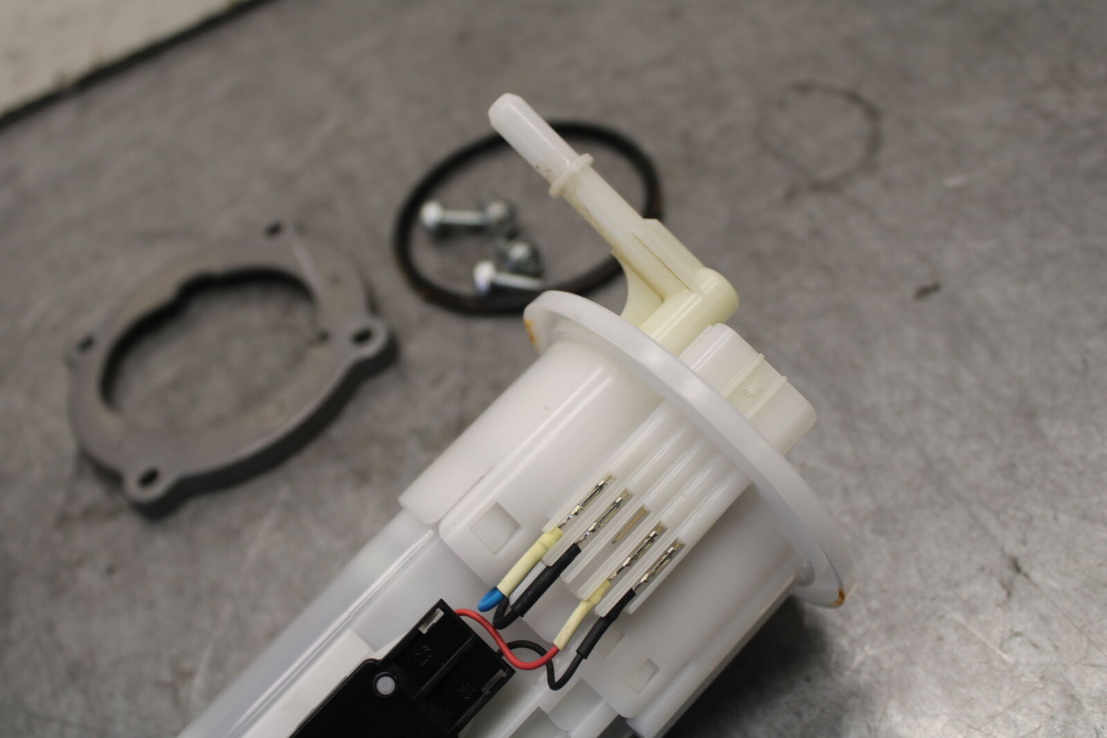 22-24 YAMAHA XSR900 FUEL PUMP GAS PETROL SENDER UNIT  BB683