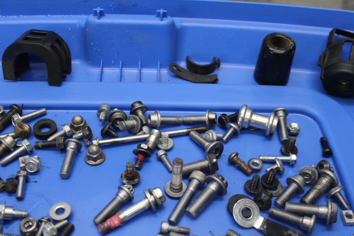 23 KAWASAKI Z900RS MOUNTING BOLTS HARDWARE SCREWS BB935