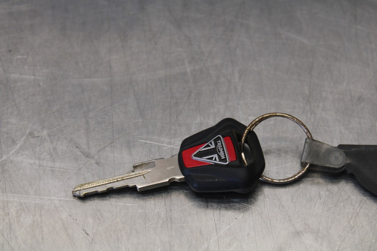 20 TRIUMPH STREET TRIPLE 765 IGNITION LOCK KEY SET W/ GAS CAP & SEAT LOCK BB864