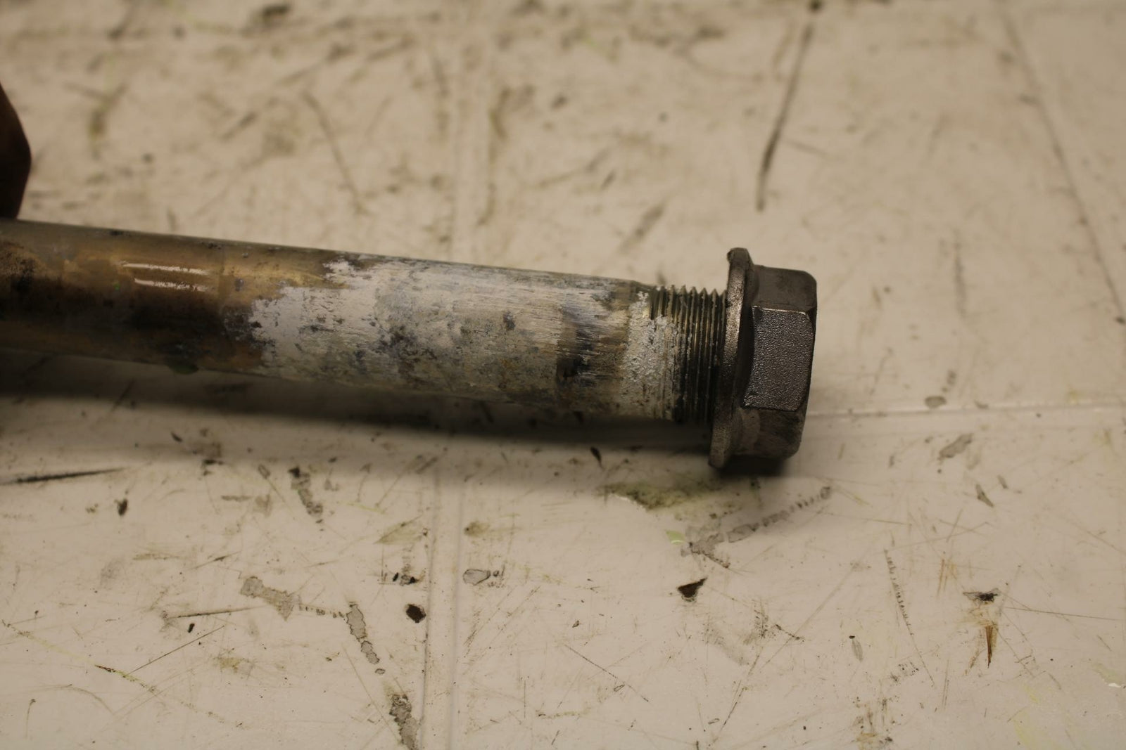 13-17 KAWASAKI NINJA ZX6R ZX636E REAR BACK SWINGARM BOLT SUSPENSION PIVOT AXLE B