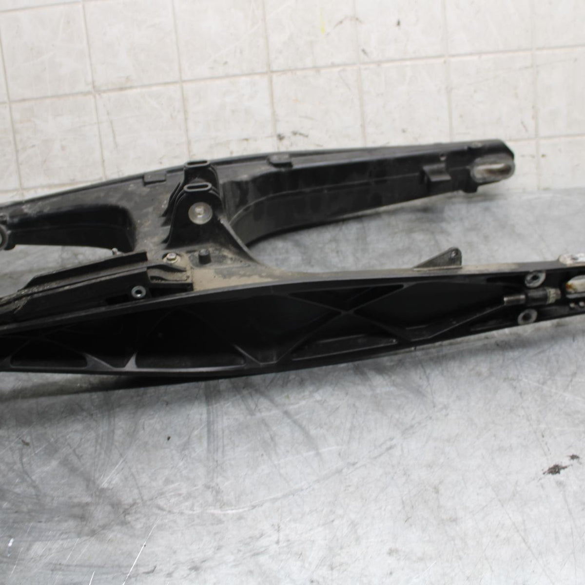 22-23 HUSQVARNA SVARTPILEN 401 REAR SWINGARM BACK SUSPENSION SWING ARM BB541