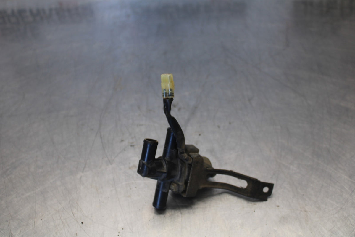 05 YAMAHA YZF R6 AIR VALVE SOLENOID TOP ENGINE SWITCH SENSOR BB894