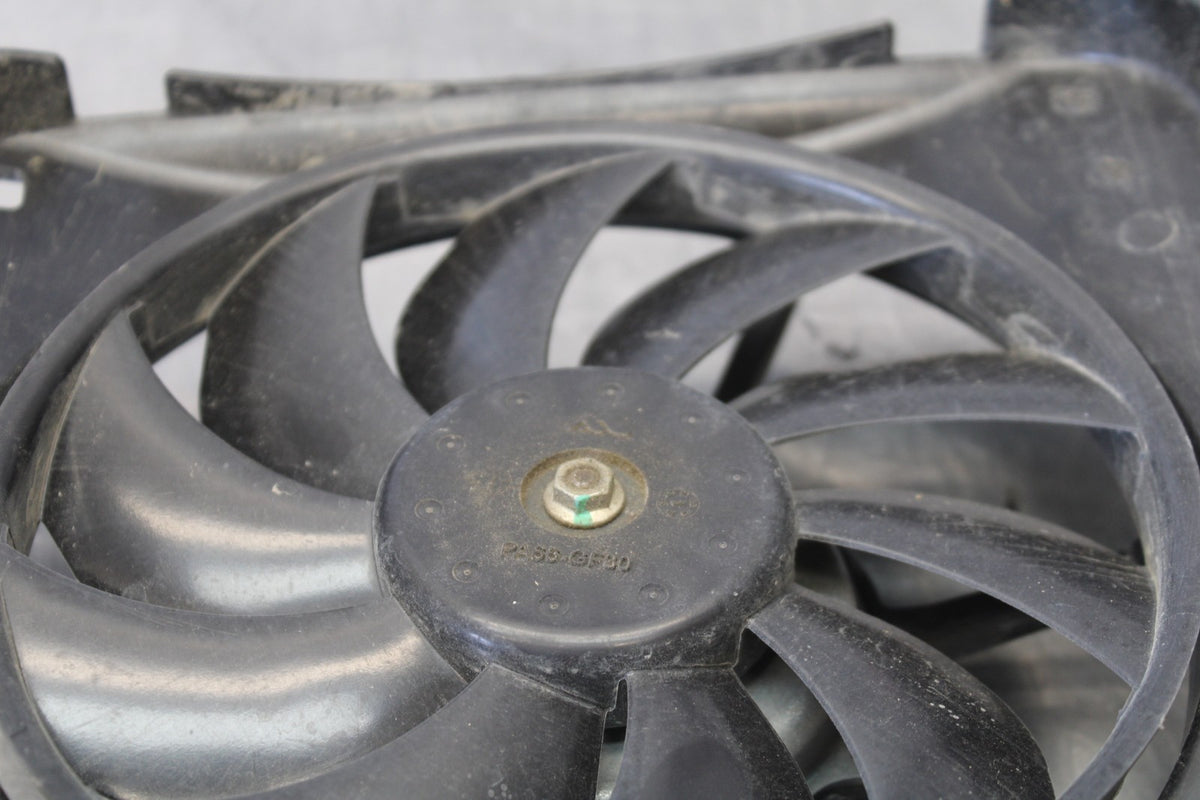 20 TRIUMPH STREET TRIPLE 765 ENGINE RADIATOR COOLING FAN BB864