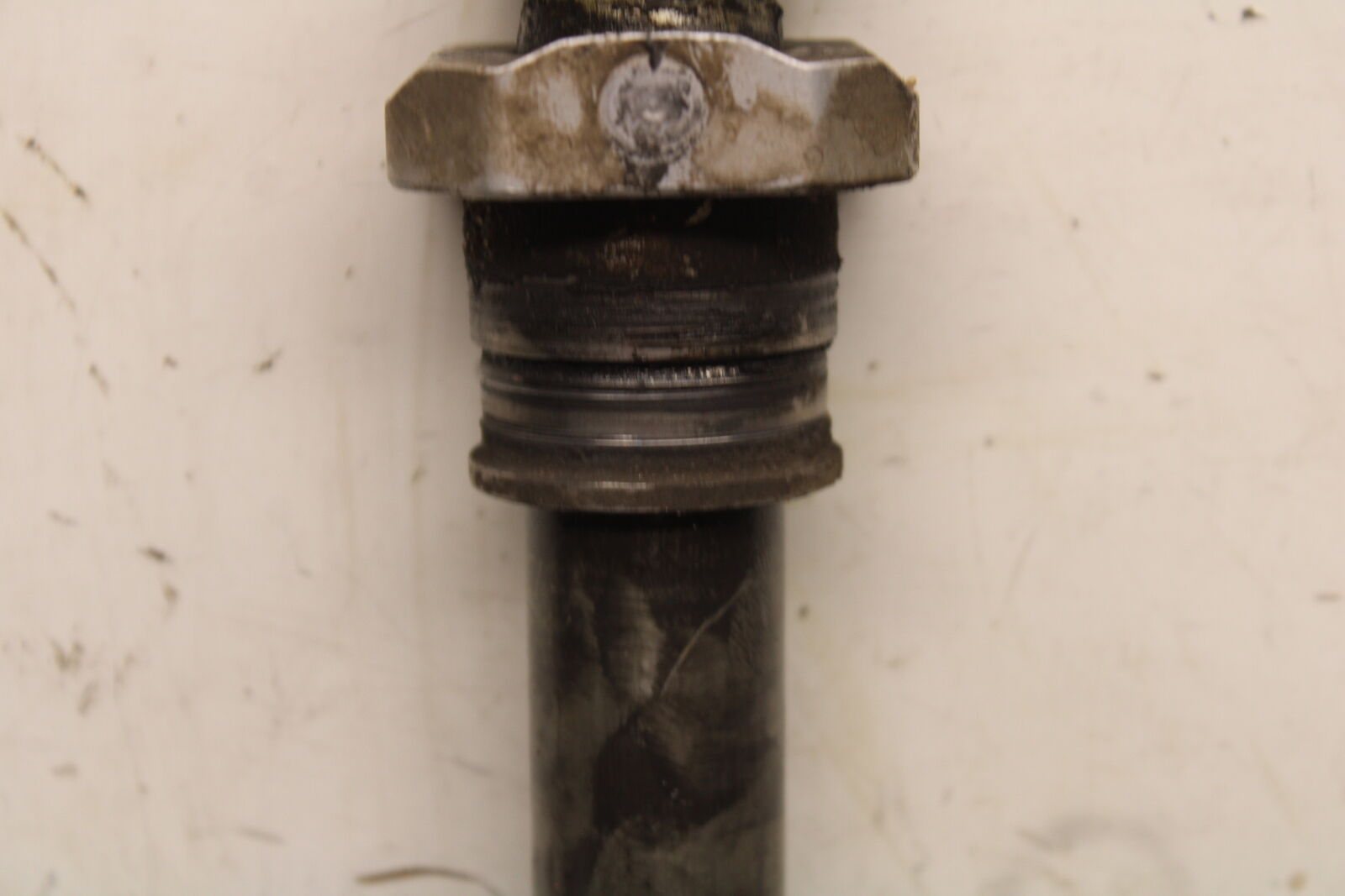 06-07 SUZUKI GSXR750 REAR AXLE BACK WHEEL RIM PIVOT BOLT AXEL 64711-49G10 BB670