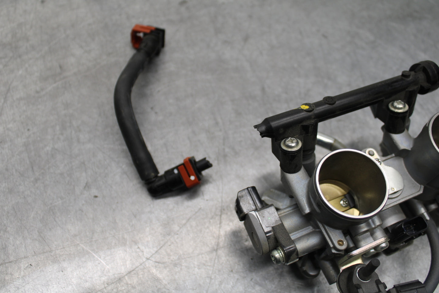 24 KAWASAKI NINJA 500 ABS MAIN FUEL INJECTORS / THROTTLE BODIES BB730