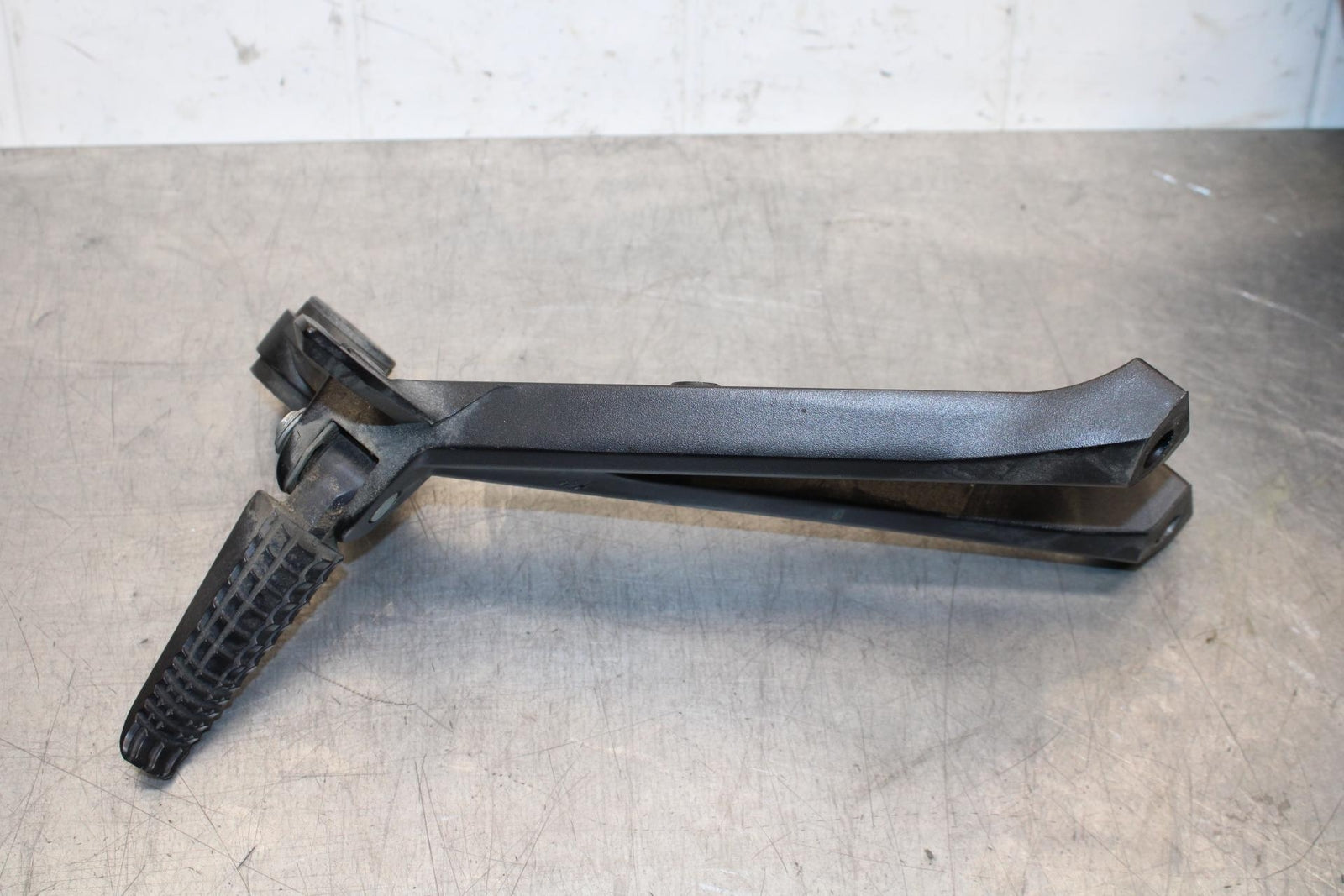 2015 Suzuki GSXR750 RIGHT REAR BACK PASSENGER PEG BB595